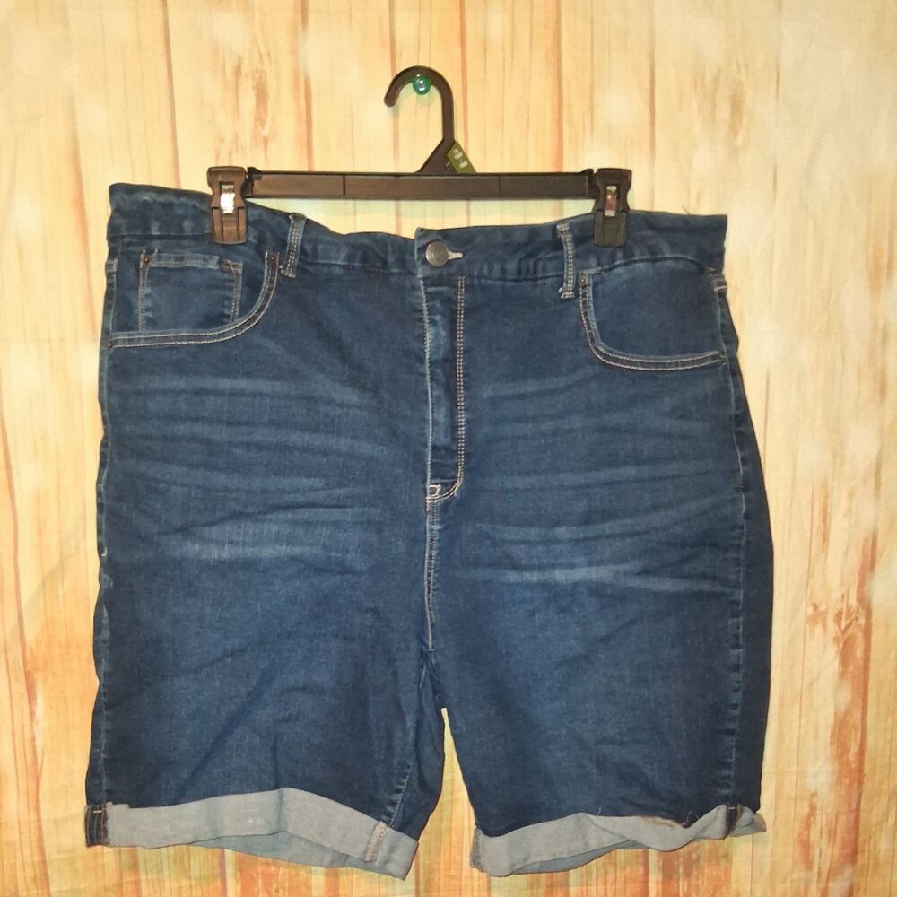 Terra & Sky Medium Denim Cuffed Bermuda Shorts Sz 24W